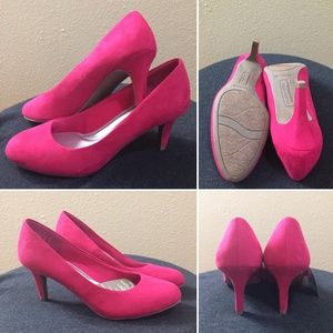 Pink sued pumps